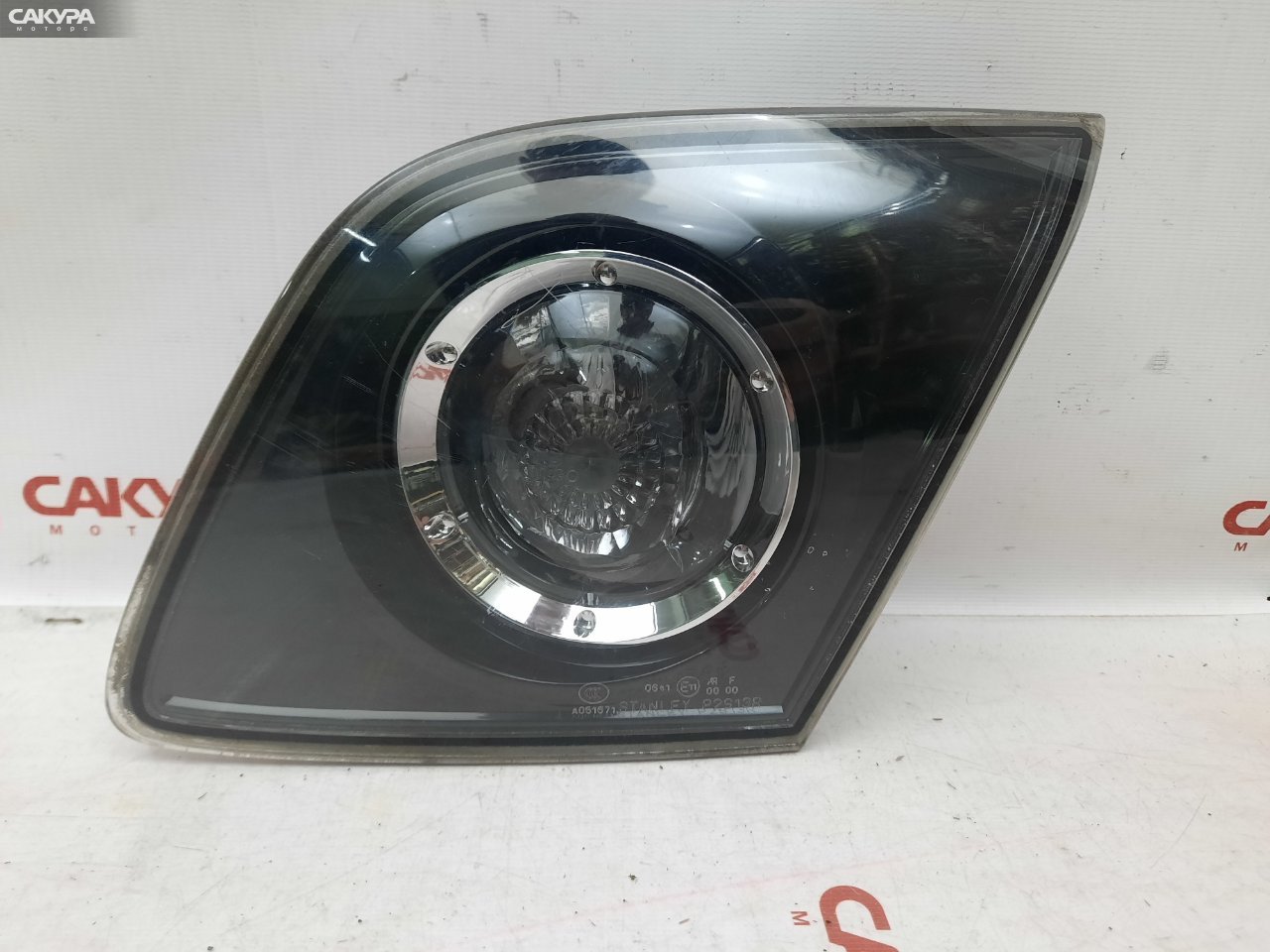 Фонарь вставка багажника правый Mazda Axela BKEP LF-VE P2913: купить в Сакура Красноярск.
