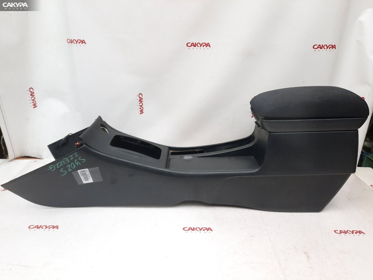 Бардачок Toyota Corolla Fielder ZZE122G 1ZZ-FE: купить в Сакура Красноярск.