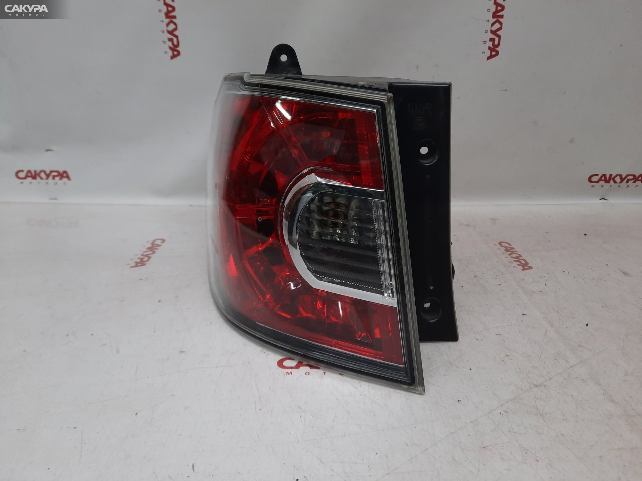 Фонарь стоп-сигнала левый Mazda MPV LY3P P5134: купить в Сакура Красноярск.