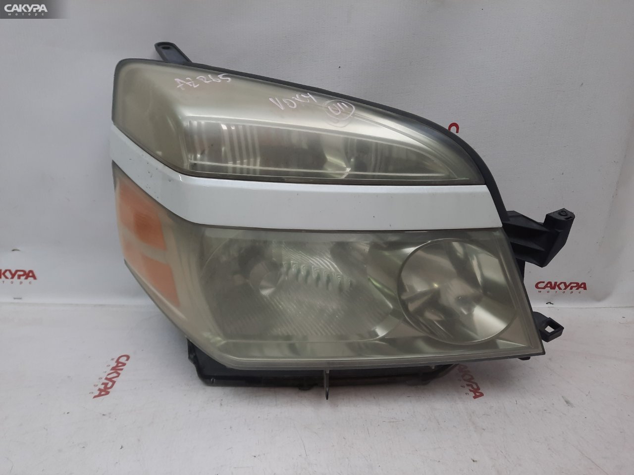 Фара правая Toyota Voxy AZR60G 1AZ-FSE 28-183: купить в Сакура Красноярск.