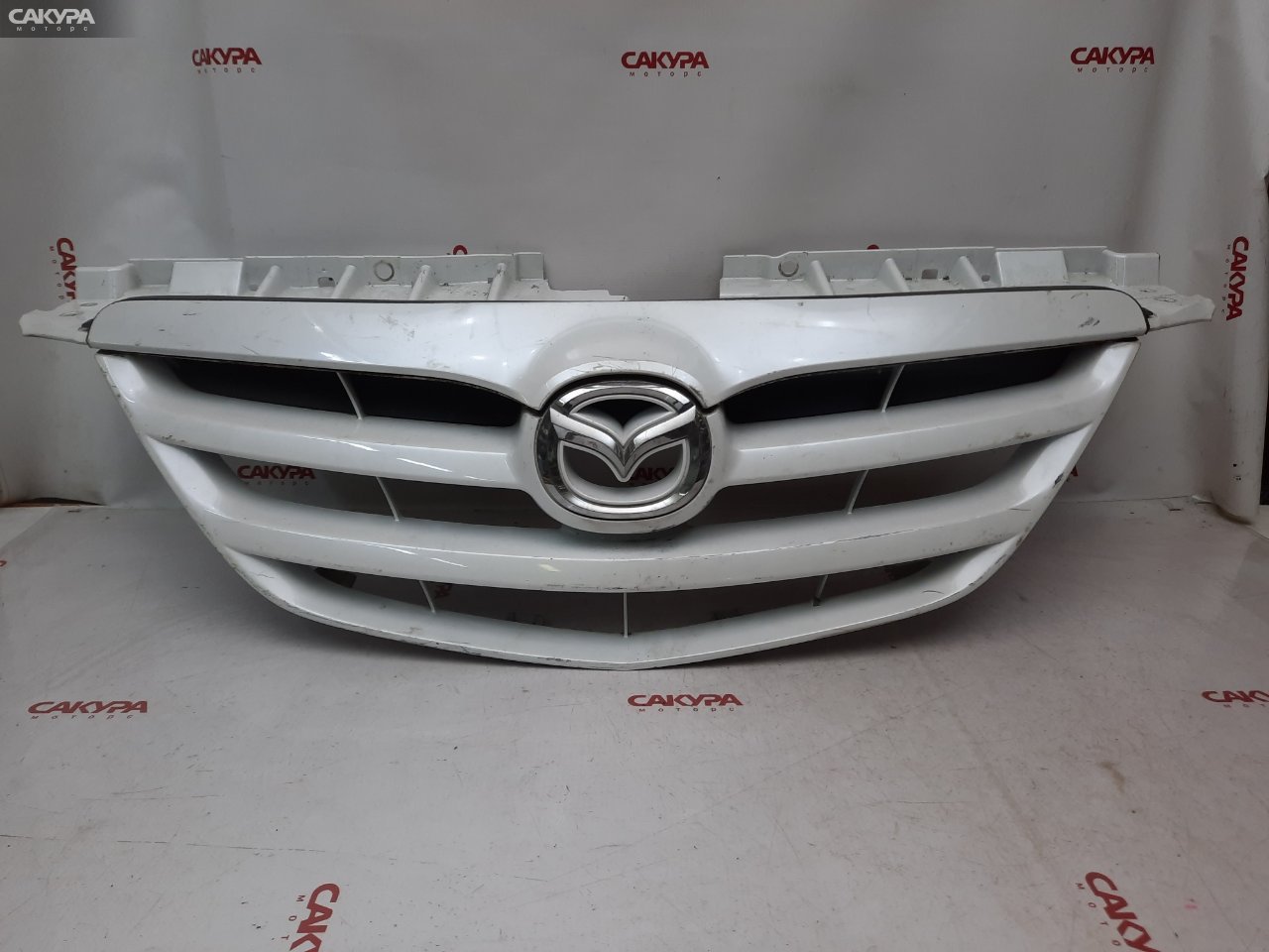 Решетка радиатора Mazda MPV LW3W L3-DE: купить в Сакура Красноярск.