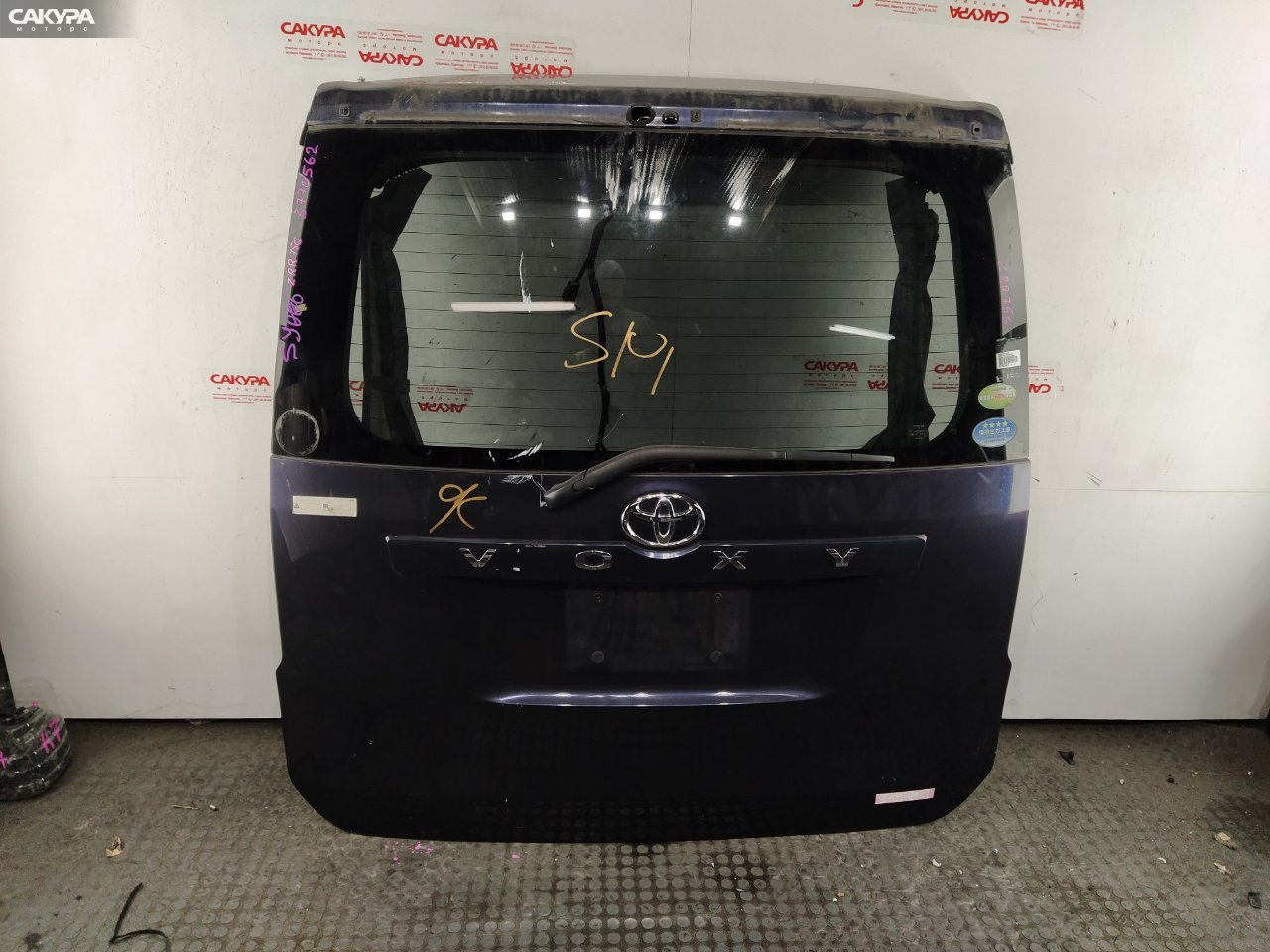 Дверь багажника Toyota Voxy ZRR75W 3ZR-FE: купить в Сакура Красноярск.