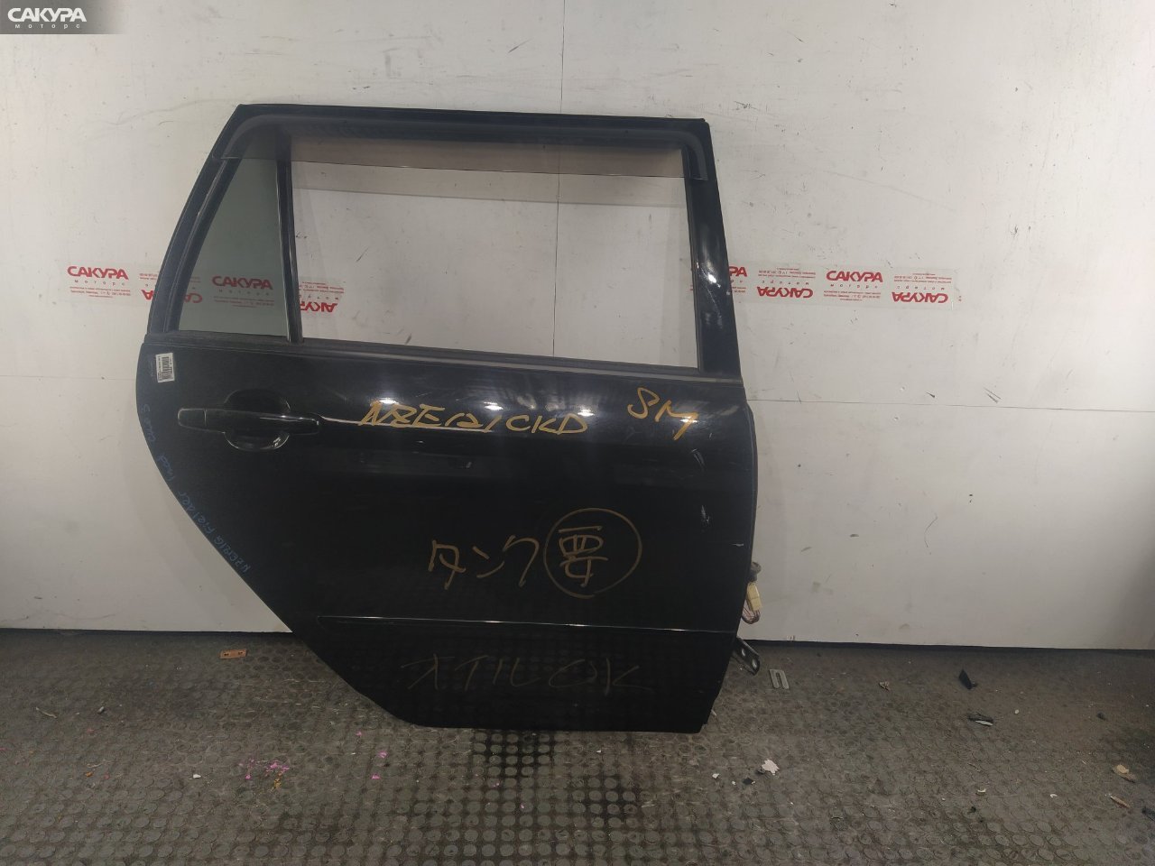 Дверь боковая задняя правая Toyota Corolla Fielder NZE121G 1NZ-FE: купить в Сакура Красноярск.