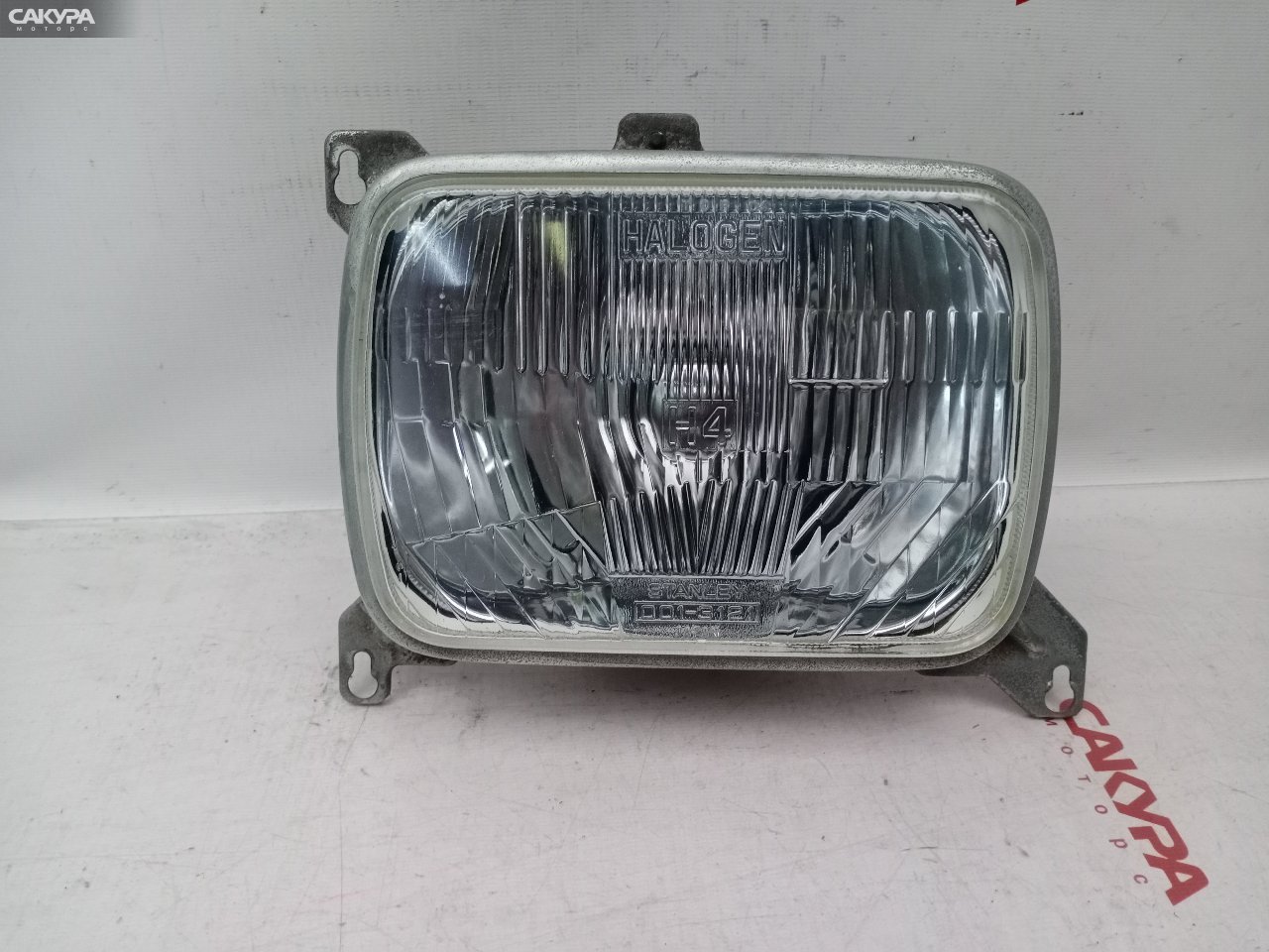 Лампа-фара правая Nissan Vanette SE88TN F8 001-3121: купить в Сакура Красноярск.