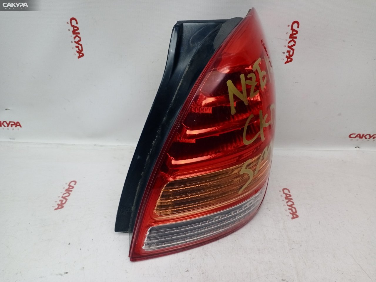 Фонарь стоп-сигнала правый Toyota Corolla Spacio NZE121N 1NZ-FE 13-85: купить в Сакура Красноярск.