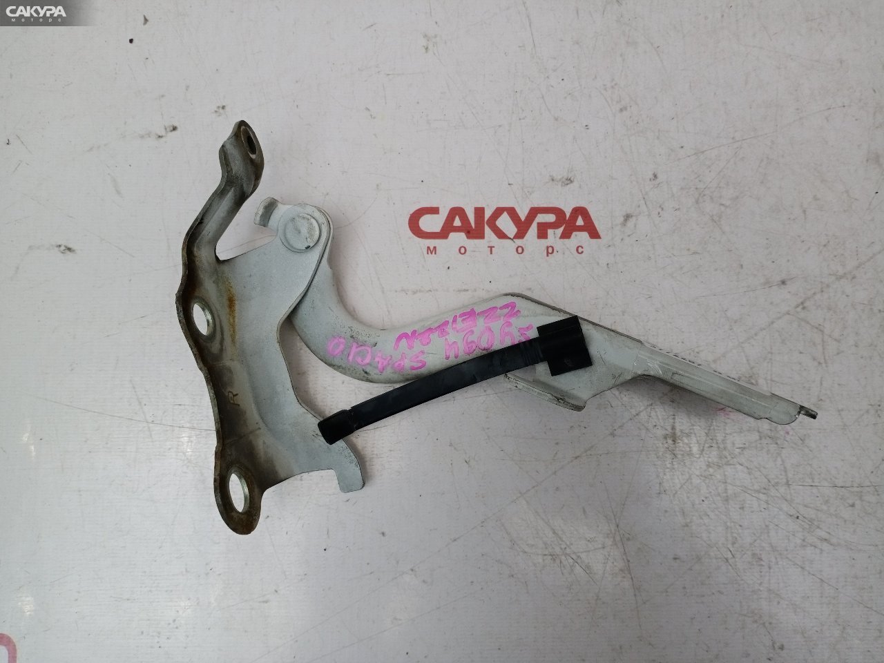 Кронштейн капота правый Toyota Corolla Spacio ZZE122N 1ZZ-FE: купить в Сакура Красноярск.