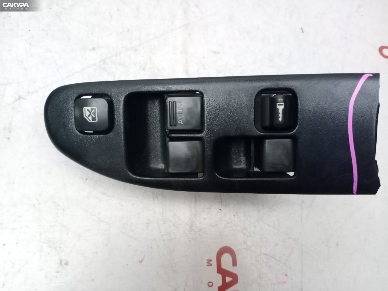 Блок управления стеклоподъемниками передний правый Nissan Serena VAJC23 GA16DE: купить в Сакура Красноярск.