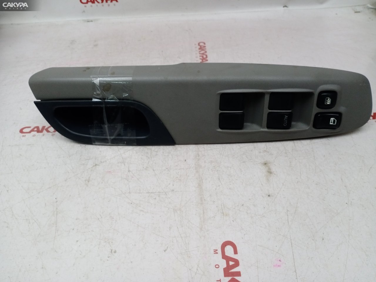 Блок управления стеклоподъемниками передний правый Nissan Serena PC24 SR20DE: купить в Сакура Красноярск.