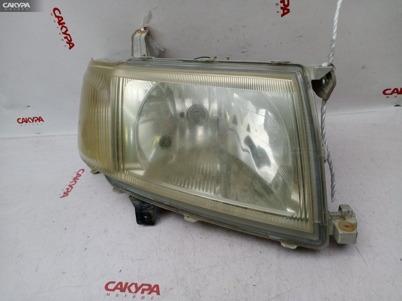 Фара правая Toyota Probox NCP50V 2NZ-FE 52-075: купить в Сакура Красноярск.