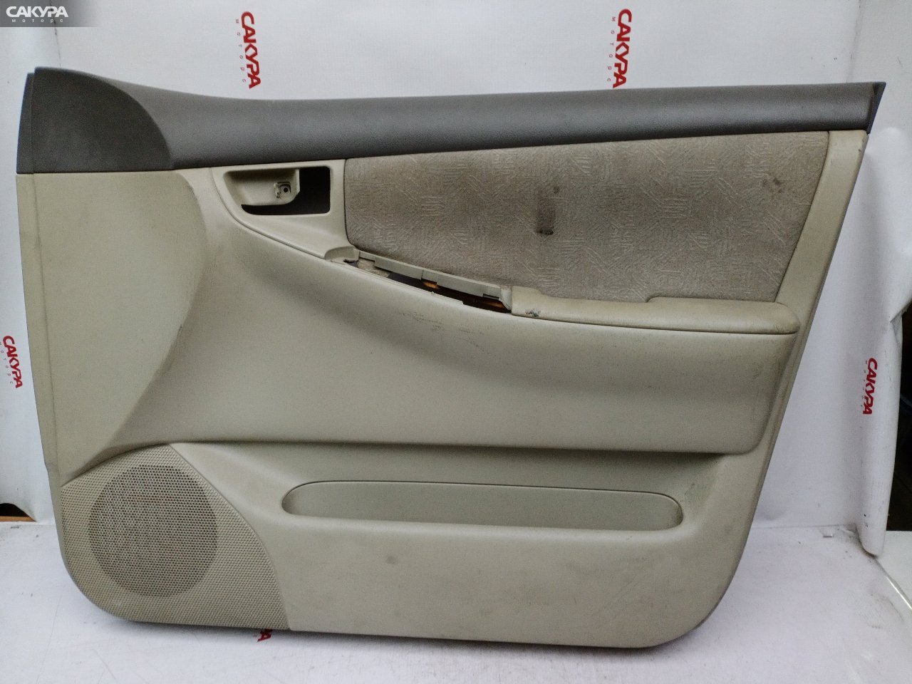 Обшивка двери передняя правая Toyota Corolla NZE121 1NZ-FE: купить в Сакура Красноярск.