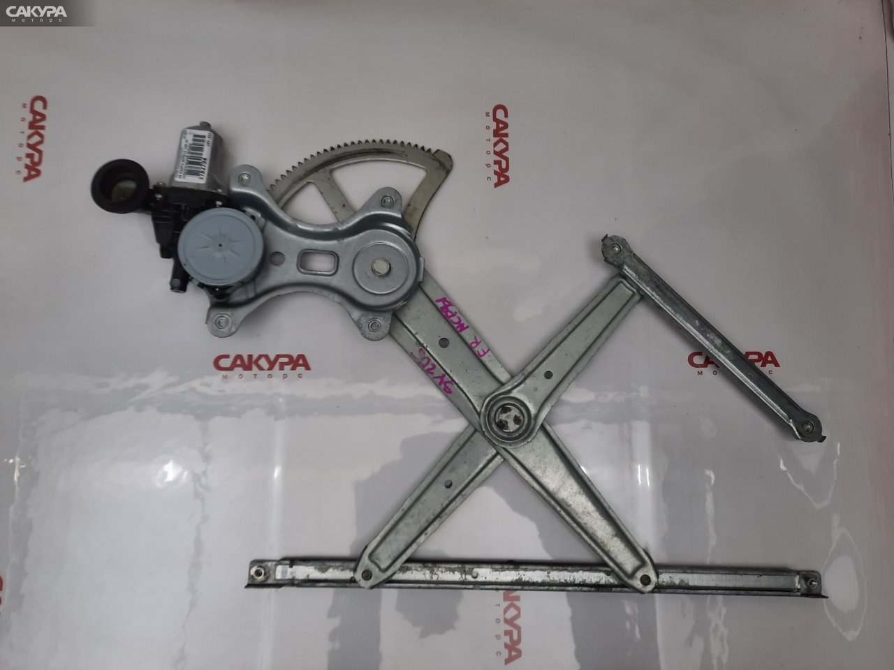 Стеклоподъемник передний правый Toyota Sienta NCP81G 1NZ-FE: купить в Сакура Красноярск.