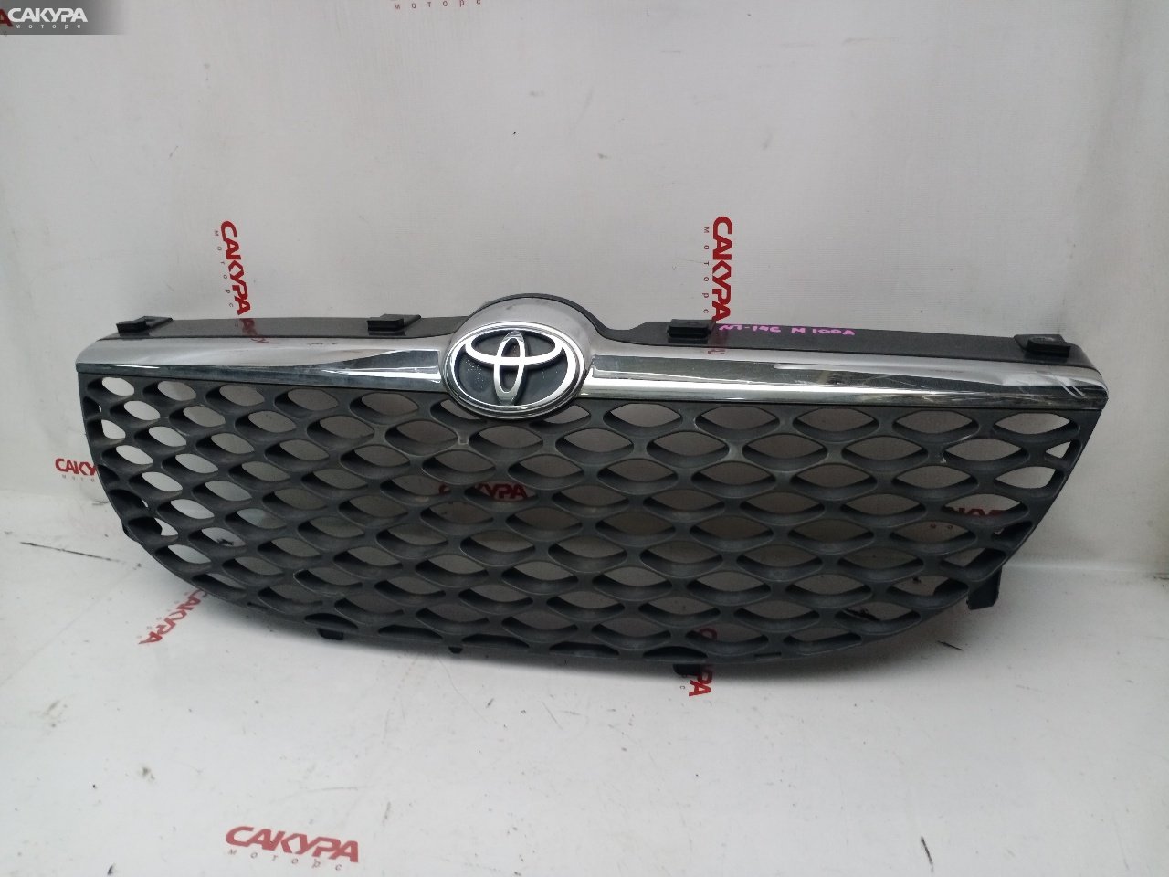 Решетка радиатора Toyota Duet M100A EJ-VE: купить в Сакура Красноярск.