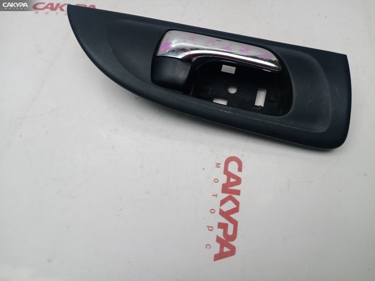 Ручка двери внутренняя задняя правая Toyota Caldina ZZT241 1ZZ-FE: купить в Сакура Красноярск.
