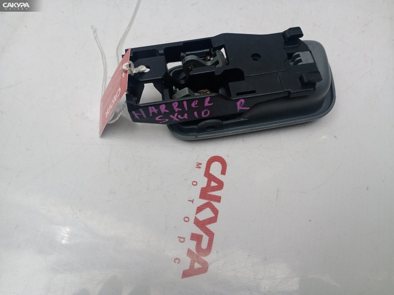 Ручка двери внутренняя передняя правая Toyota Harrier MCU15W 1MZ-FE: купить в Сакура Красноярск.
