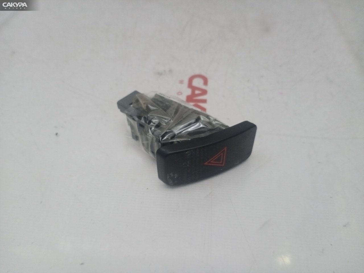 Кнопка аварийной остановки Toyota Corolla Axio NZE141 1NZ-FE: купить в Сакура Красноярск.