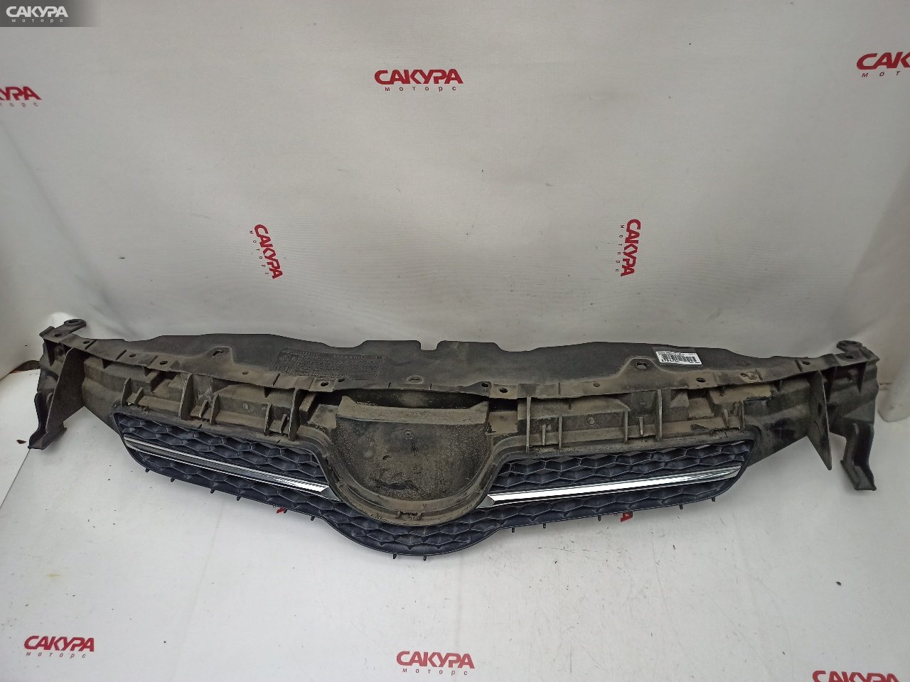 Решетка радиатора Toyota Auris ZRE152 2ZR-FE: купить в Сакура Красноярск.