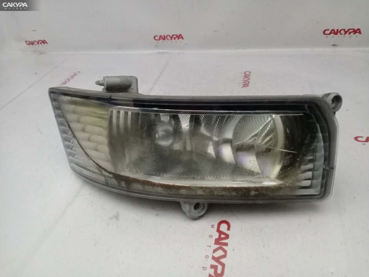 Фара противотуманная правая Toyota Camry ACV30 2AZ-FE 06-92: купить в Сакура Красноярск.