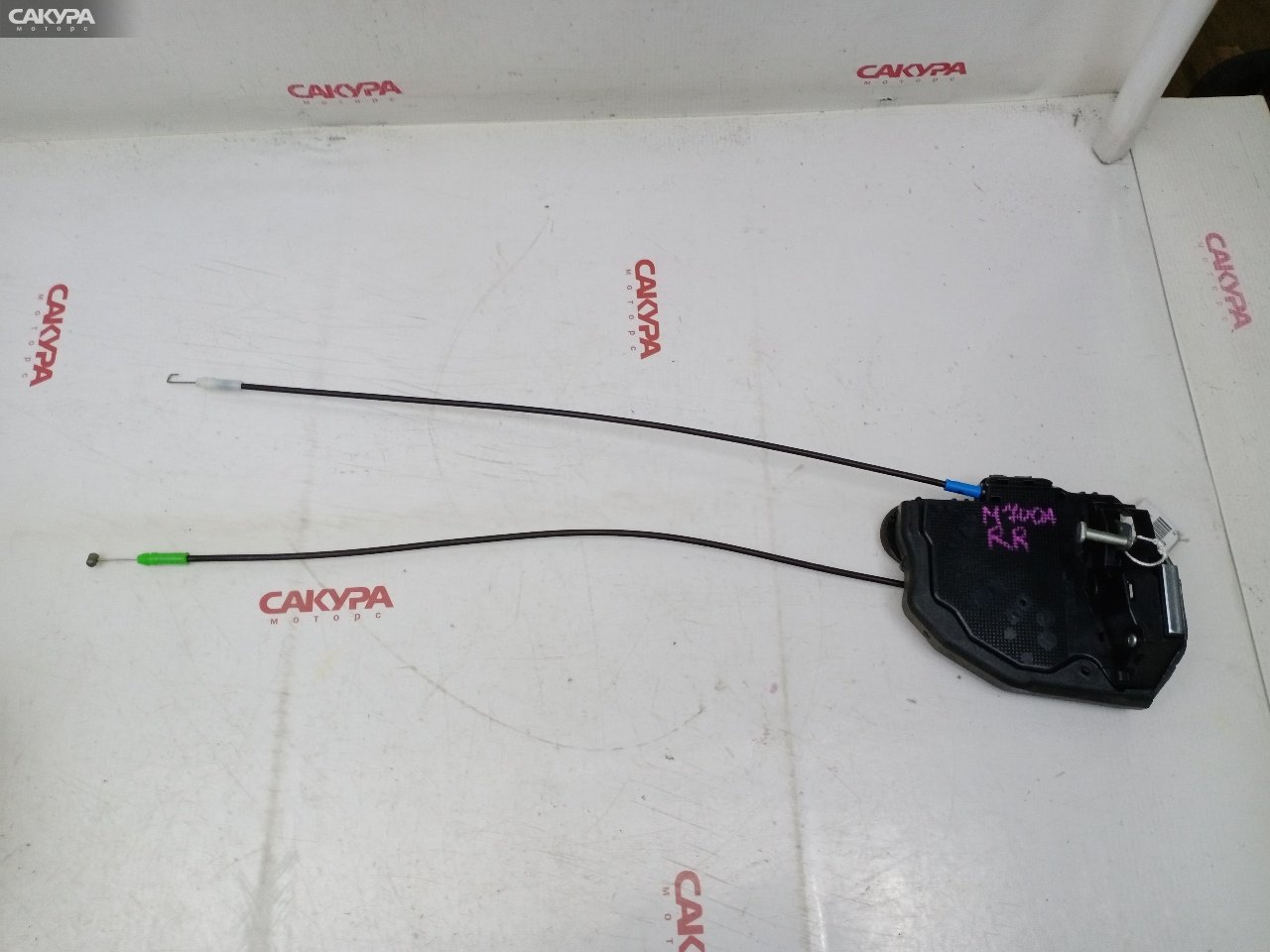 Замок дверной задний правый Toyota Passo KGC35 1KR-FE: купить в Сакура Красноярск.