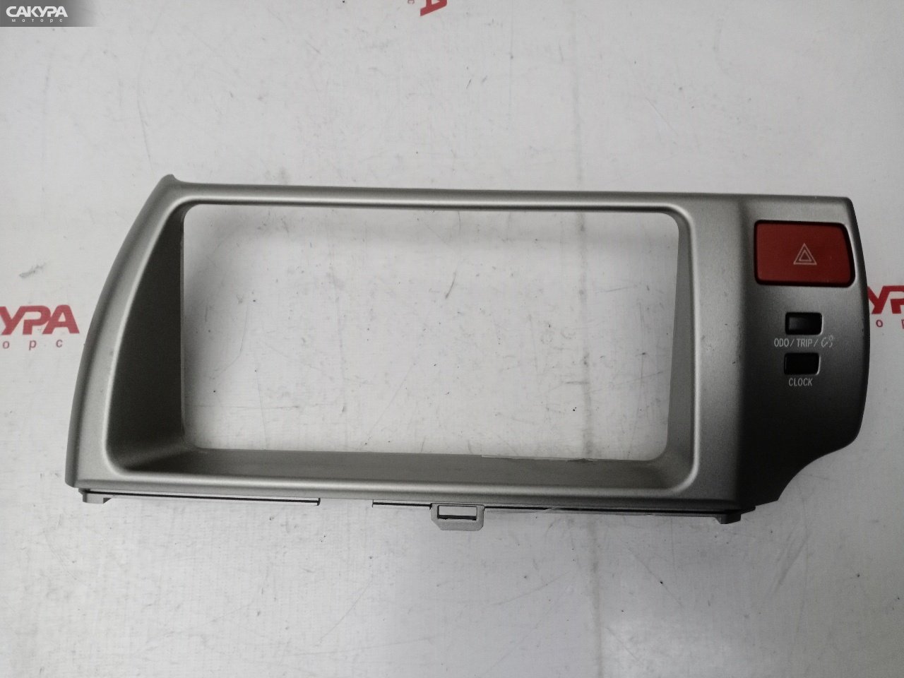 Рамка магнитолы Toyota Ractis NCP100 1NZ-FE: купить в Сакура Красноярск.