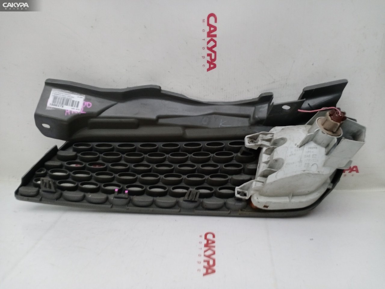 Решетка радиатора правая Nissan March AK12 CR12DE: купить в Сакура Красноярск.