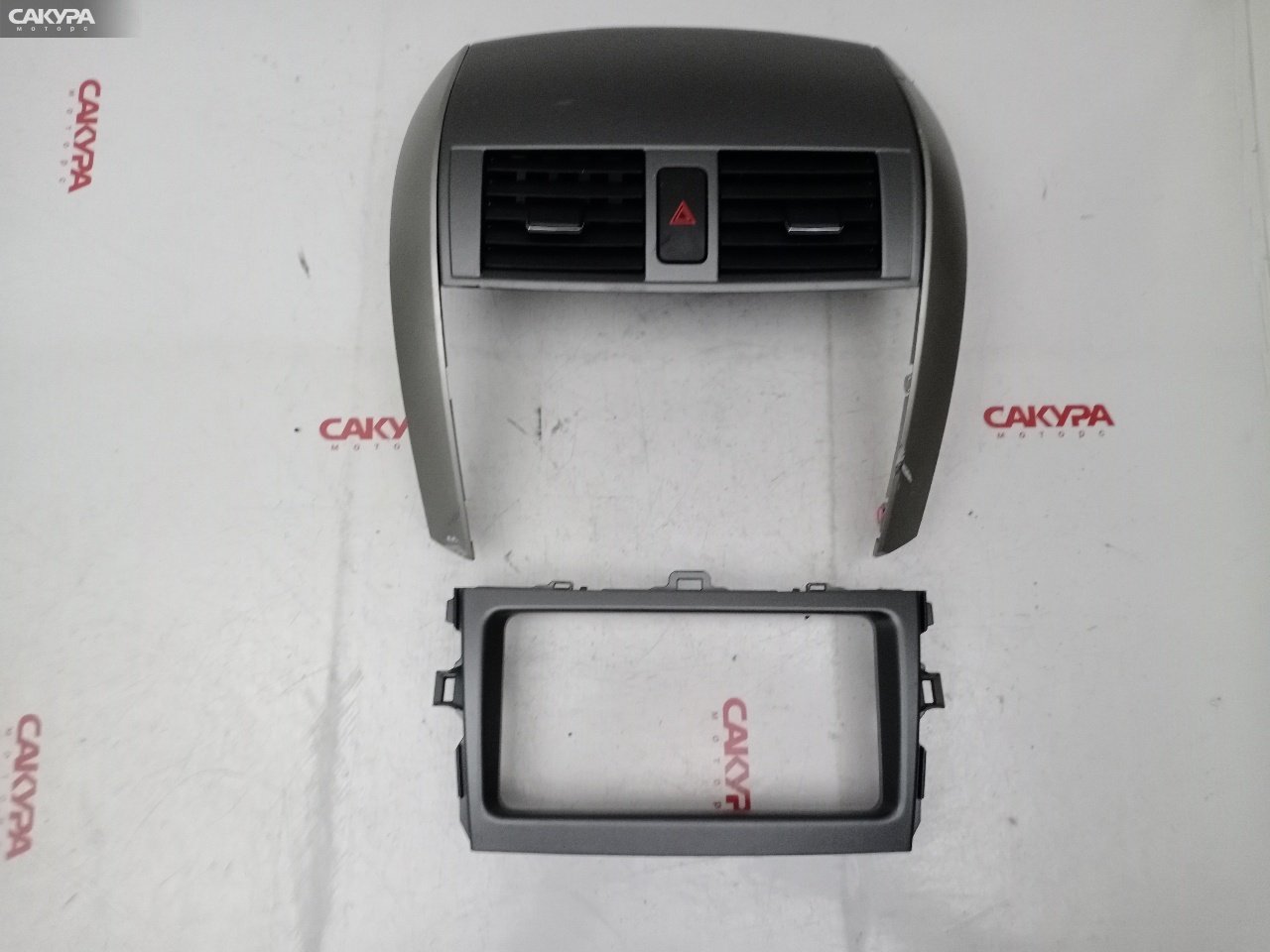 Рамка магнитолы Toyota Corolla Fielder NZE141G 1NZ-FE: купить в Сакура Красноярск.
