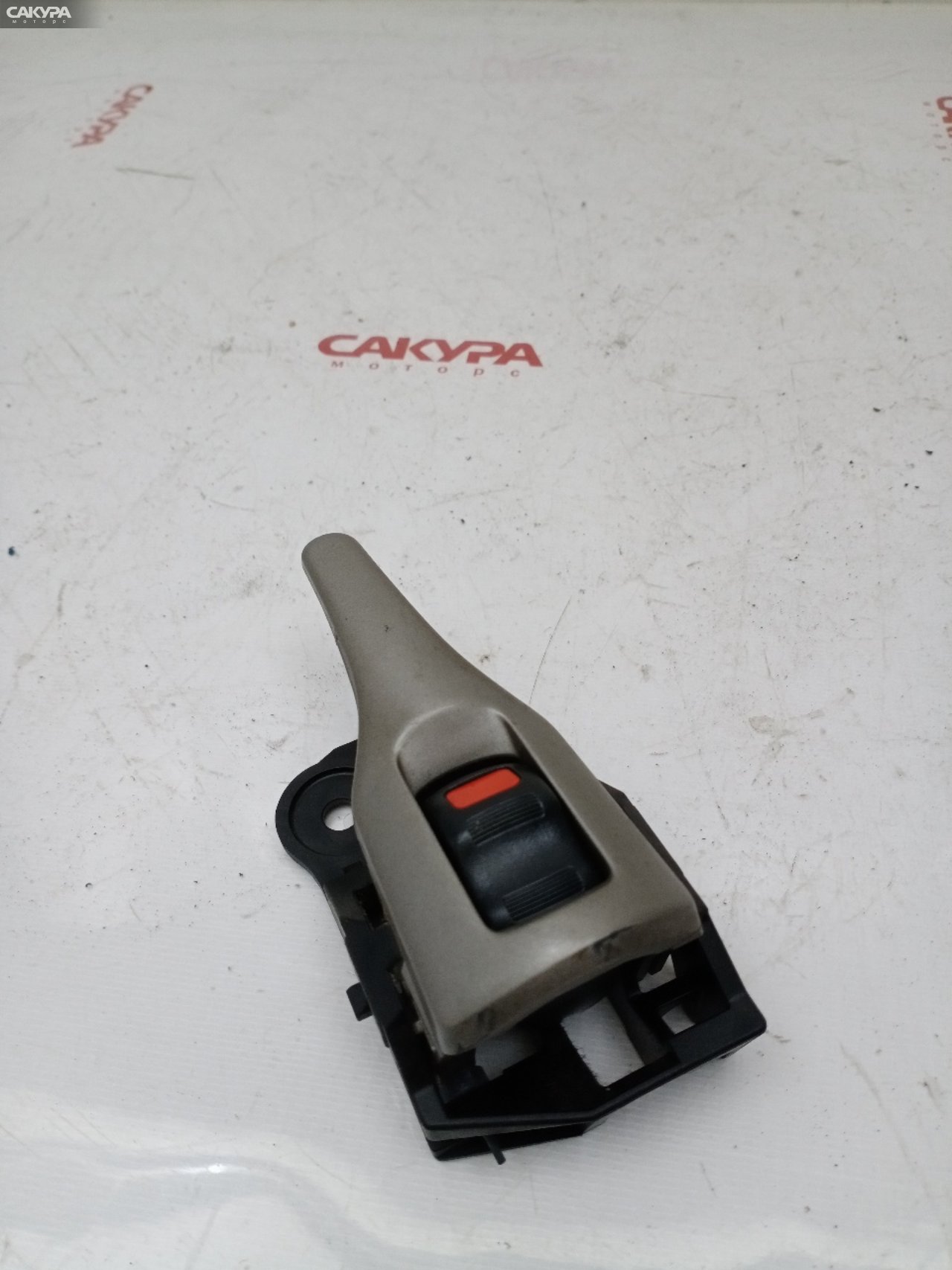 Ручка двери внутренняя передняя правая Toyota Corolla Fielder NZE144G 1NZ-FE: купить в Сакура Красноярск.