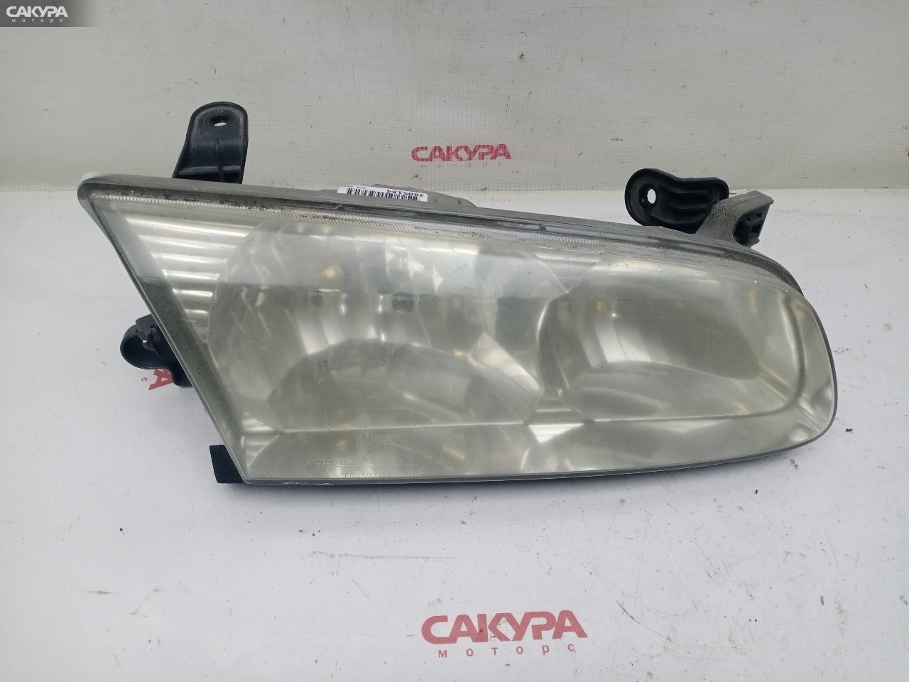 Фара правая Toyota Camry Gracia SXV20 5S-FE 33-40: купить в Сакура Красноярск.