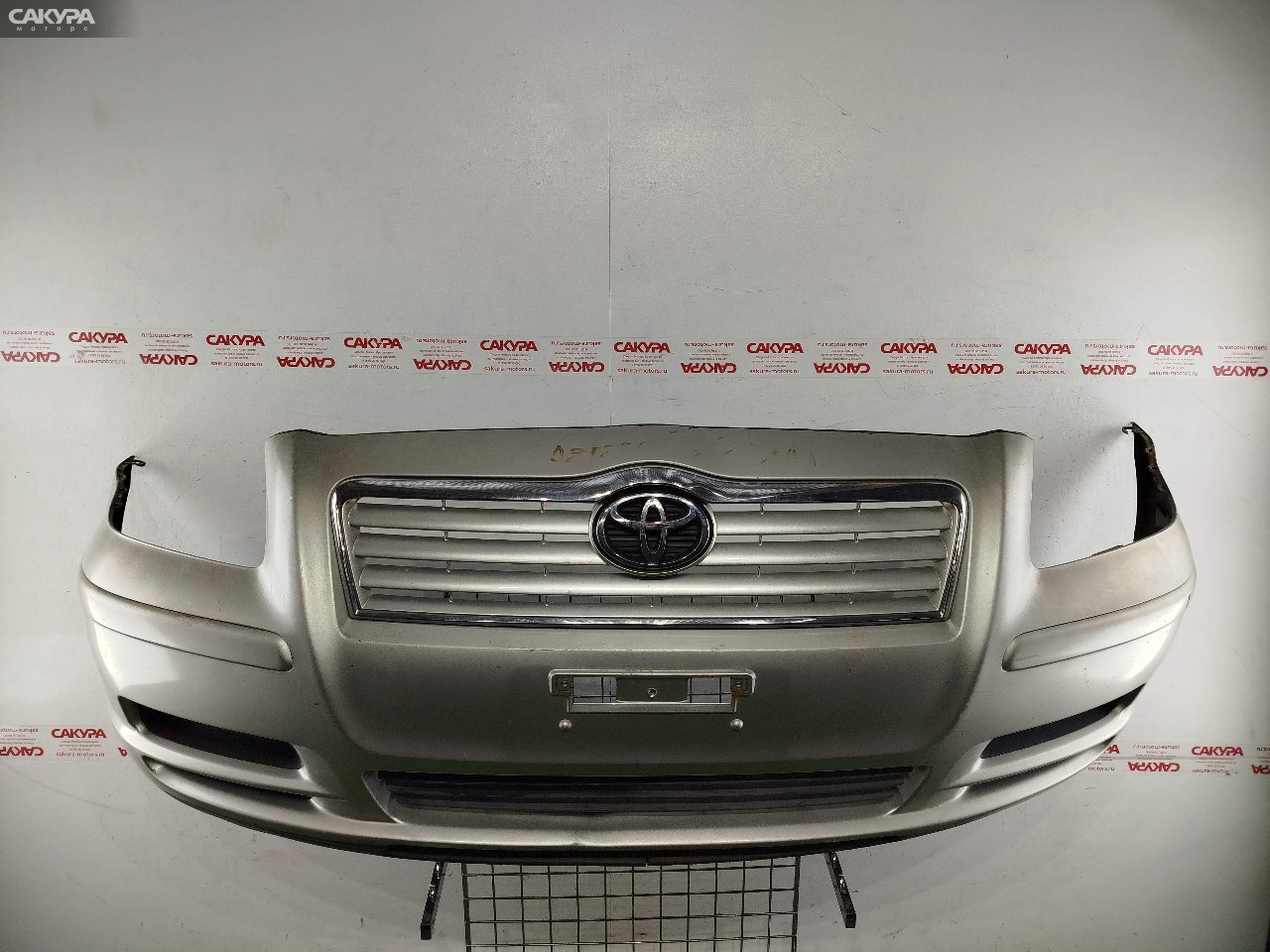 Бампер передний Toyota Avensis AZT250 1AZ-FSE U1A4Y1: купить в Сакура Красноярск.