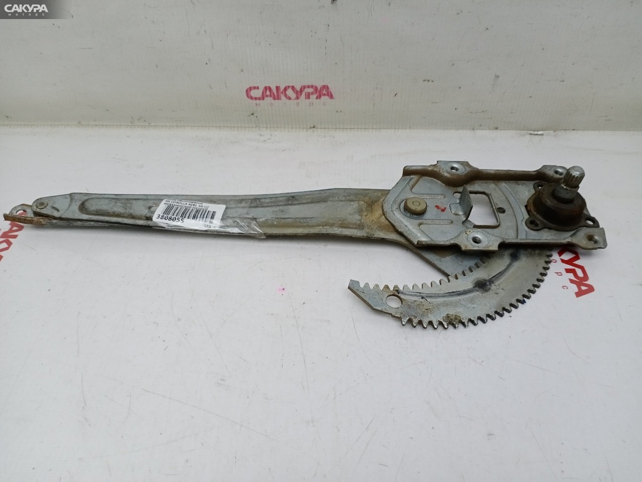 Стеклоподъемник задний правый Toyota Corolla AE81 3A-LU: купить в Сакура Красноярск.