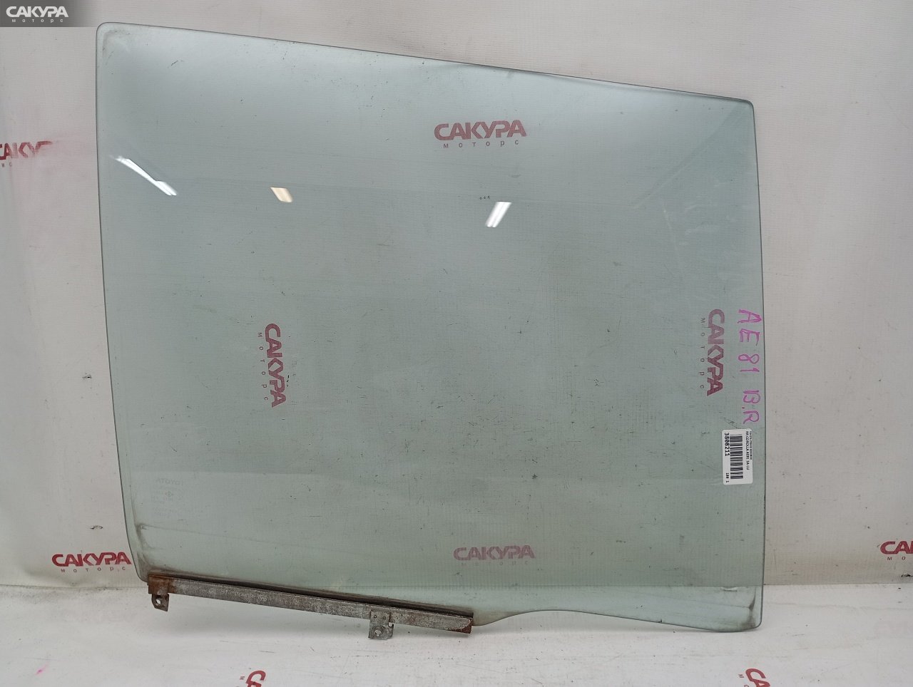 Стекло боковое заднее правое Toyota Corolla AE81 3A-LU: купить в Сакура Красноярск.