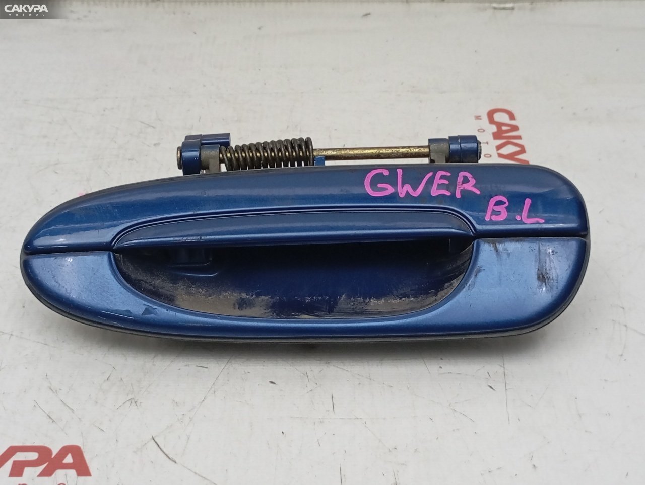 Ручка наружная задняя левая Mazda Capella GWER: купить в Сакура Красноярск.