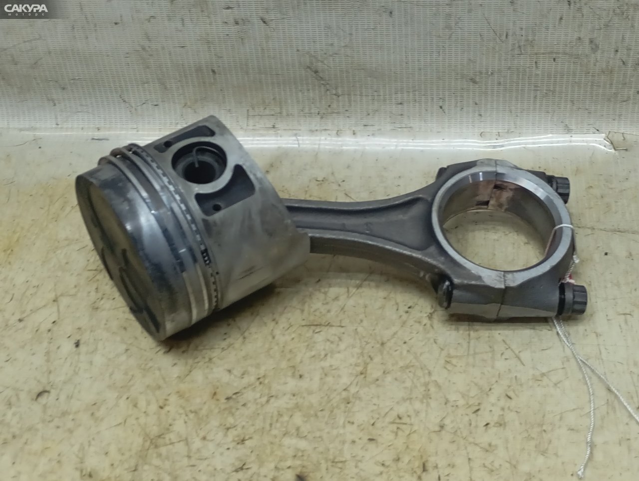 Поршень с шатуном Nissan Atlas SP8F23 TD27: купить в Сакура Красноярск.