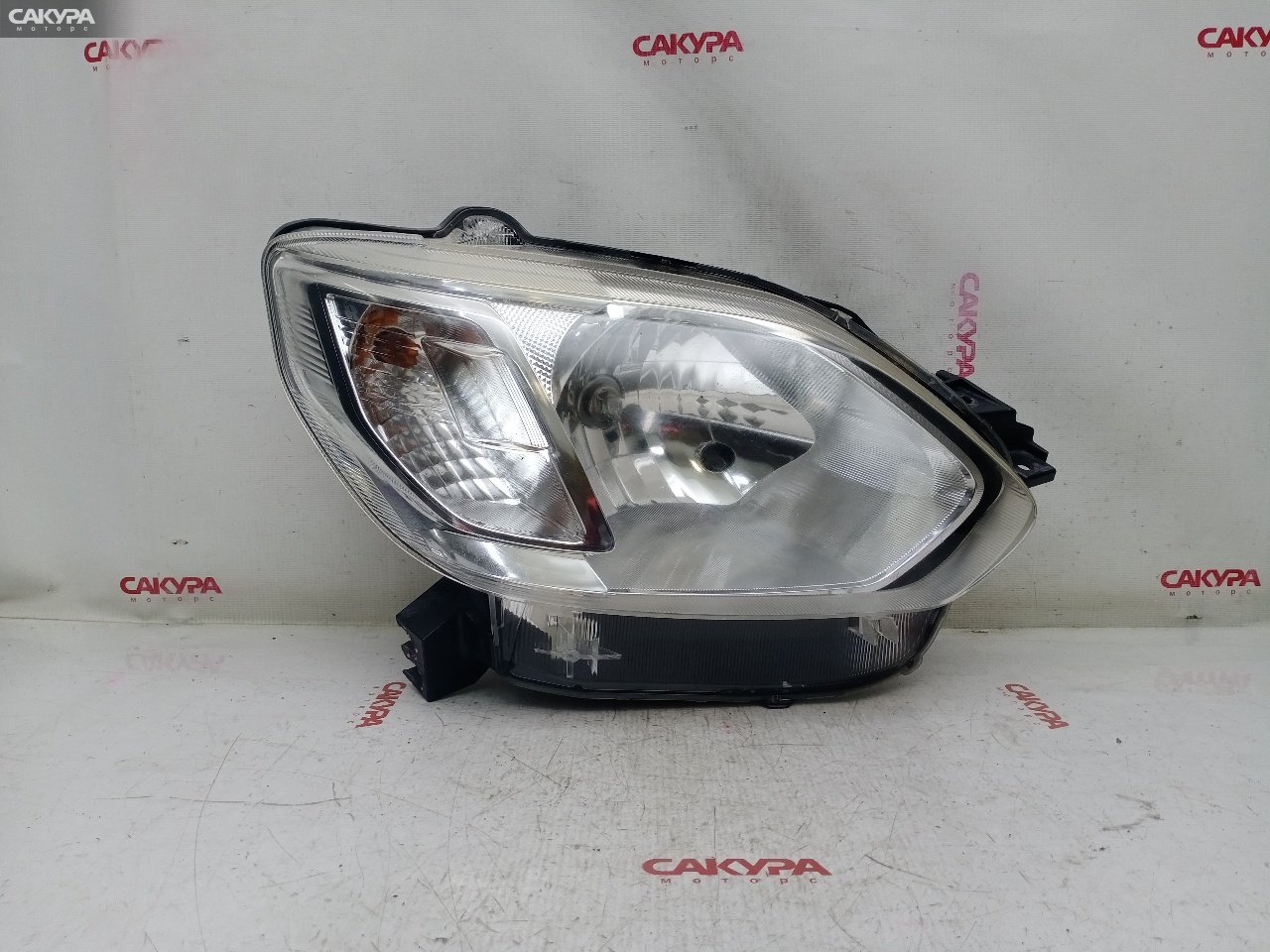 Фара правая Toyota Passo M700A 1KR-FE 100-69026: купить в Сакура Красноярск.
