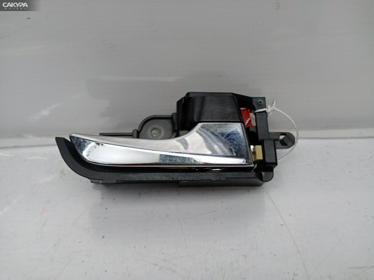 Ручка двери внутренняя задняя правая Daihatsu Boon M700S 1KR-FE: купить в Сакура Красноярск.