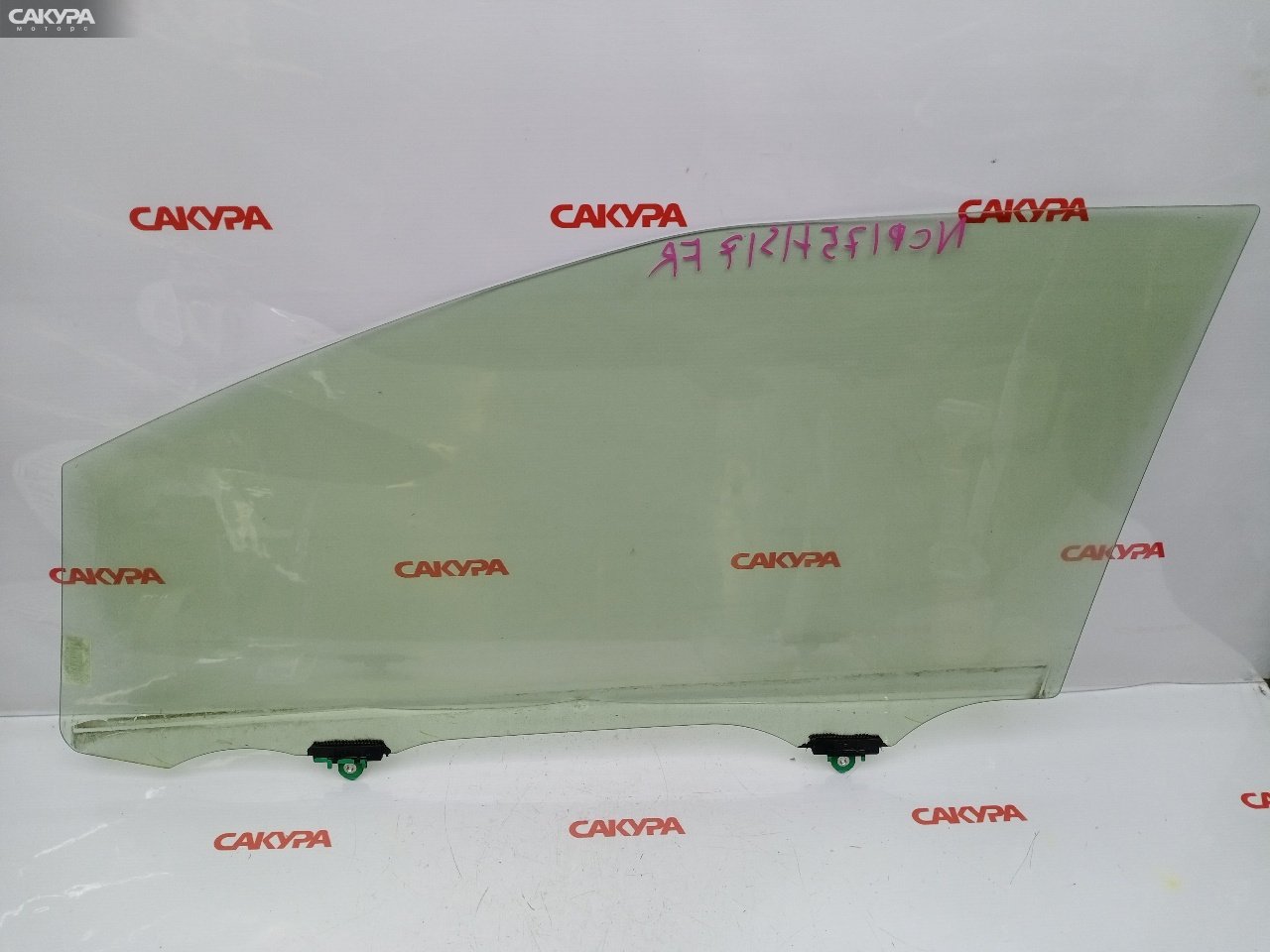 Стекло боковое переднее правое Toyota Sienta NCP175G 1NZ-FE: купить в Сакура Красноярск.