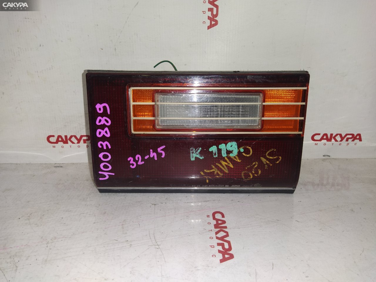 Фонарь вставка багажника правый Toyota Camry SV20 32-45: купить в Сакура Красноярск.