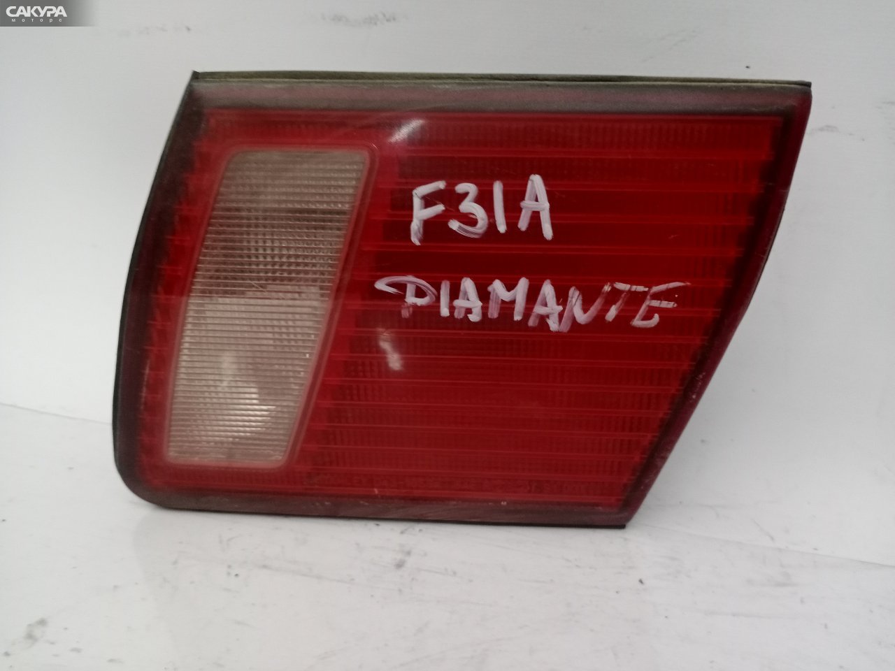 Фонарь вставка багажника правый Mitsubishi Diamante F31A 043-1656: купить в Сакура Красноярск.