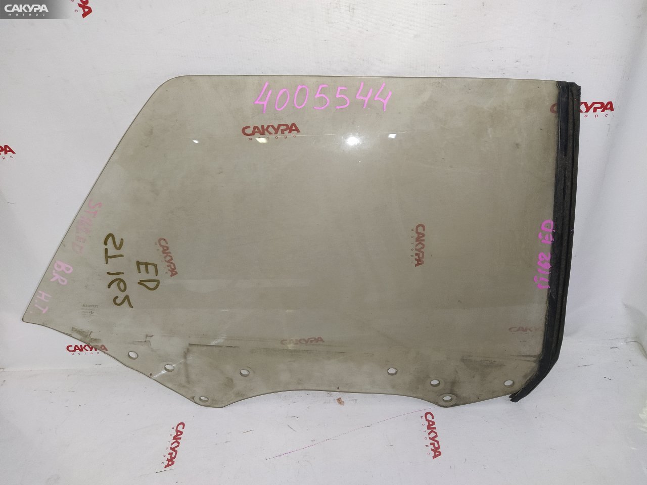 Стекло боковое заднее правое Toyota Carina ED ST162: купить в Сакура Красноярск.