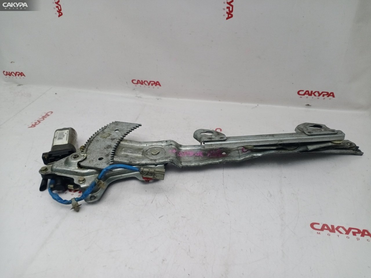 Стеклоподъемник задний левый Honda CB5: купить в Сакура Красноярск.