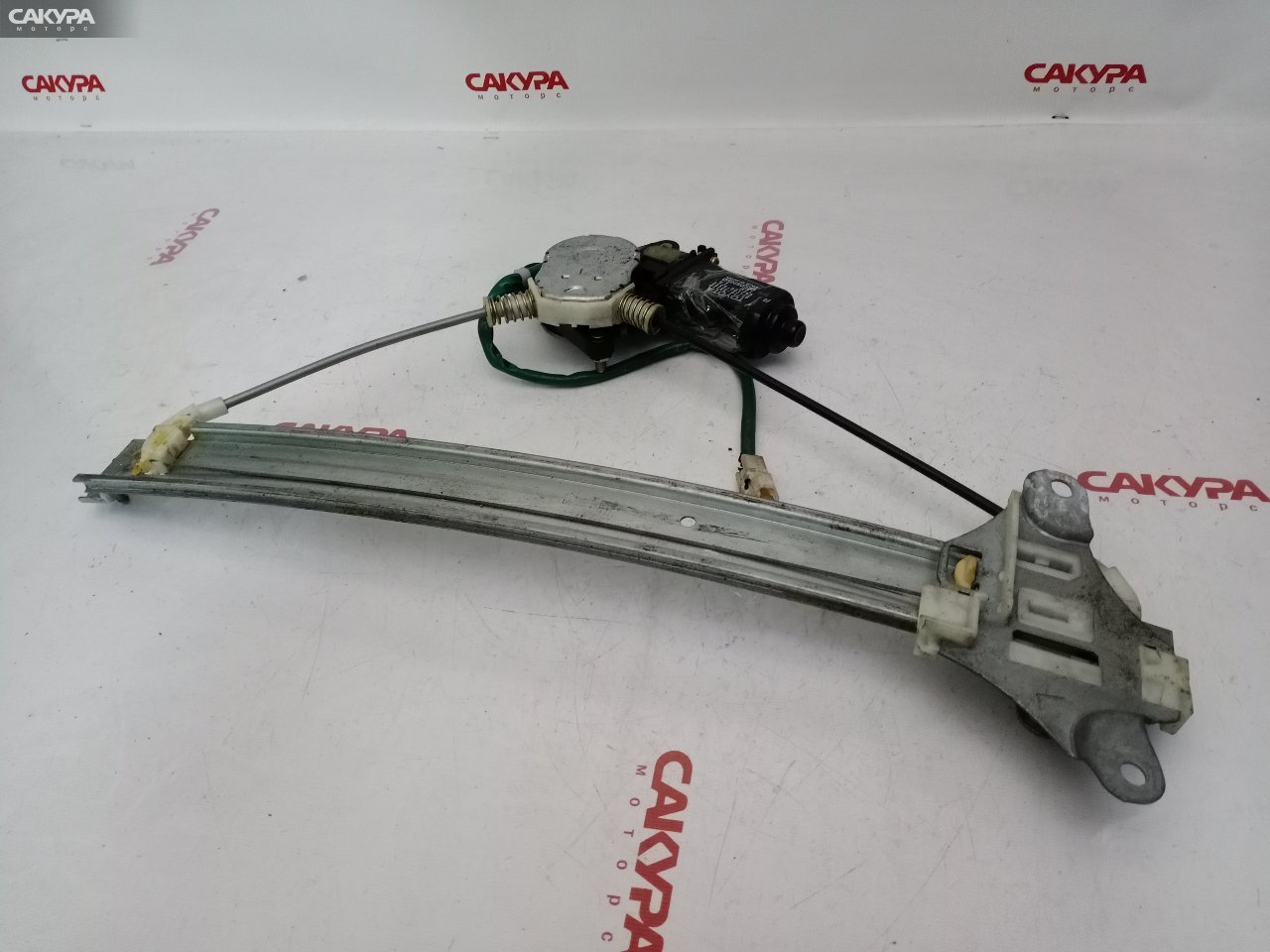 Стеклоподъемник задний левый Toyota Camry SV40: купить в Сакура Красноярск.