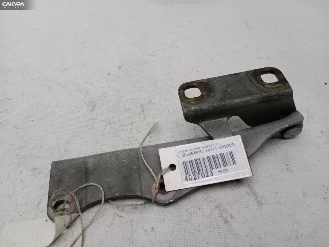 Кронштейн капота левый Nissan Bluebird HU14 SR20DE: купить в Сакура Красноярск.