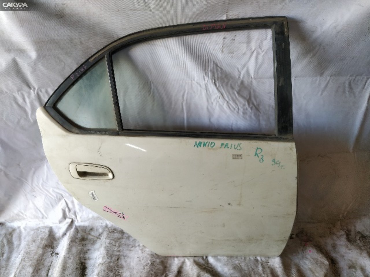 Дверь боковая задняя правая Toyota Prius NHW10 1NZ-FXE: купить в Сакура Красноярск.