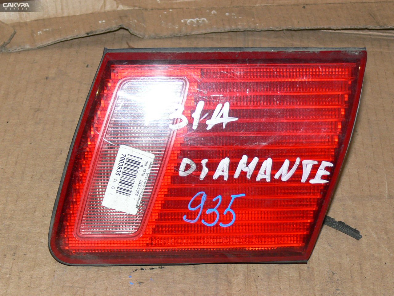 Фонарь вставка багажника правый Mitsubishi Diamante F31A 043-1656: купить в Сакура Иркутск.