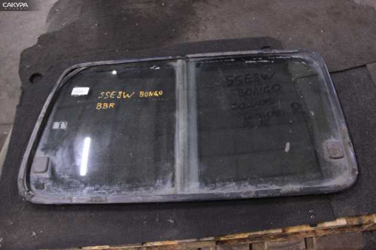 Стекло боковое заднее правое Mazda Bongo SSE8W: купить в Сакура Абакан.