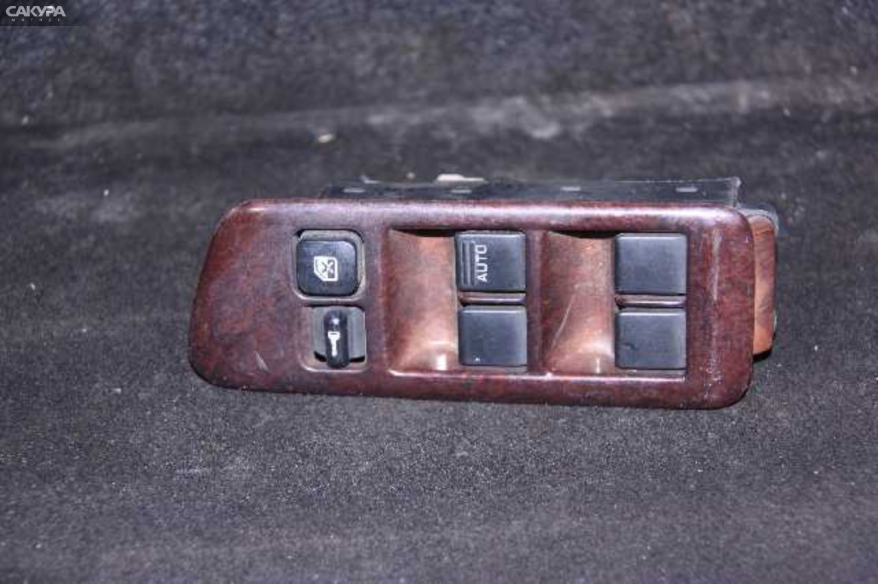 Кнопки в салон передняя правая Nissan Cefiro A32: купить в Сакура Абакан.