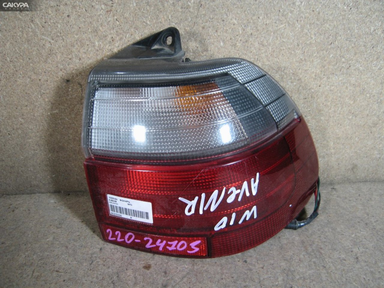 Фонарь стоп-сигнала правый Nissan Avenir W10 220-24703: купить в Сакура Абакан.