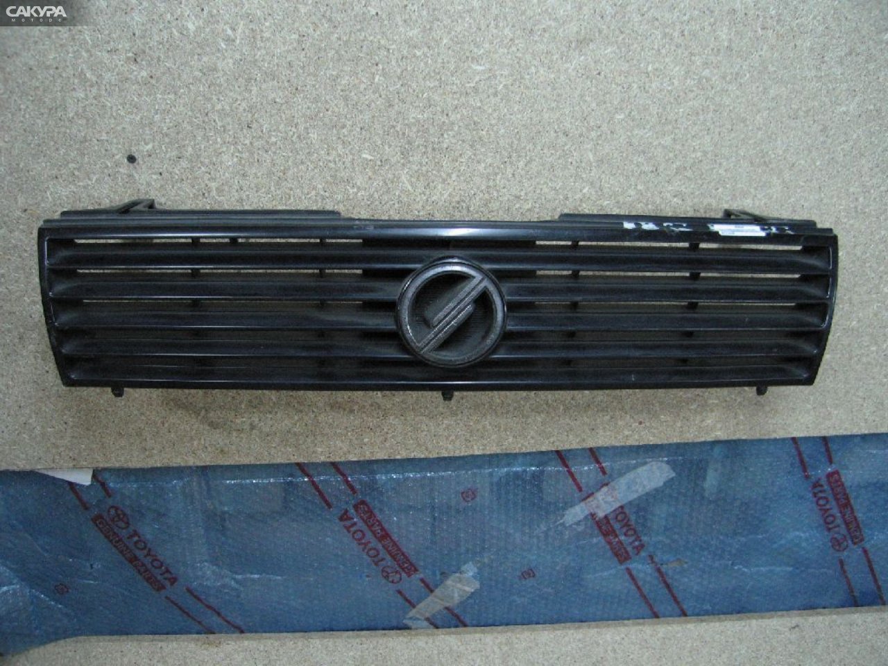 Решетка радиатора Nissan Sunny FB12: купить в Сакура Абакан.
