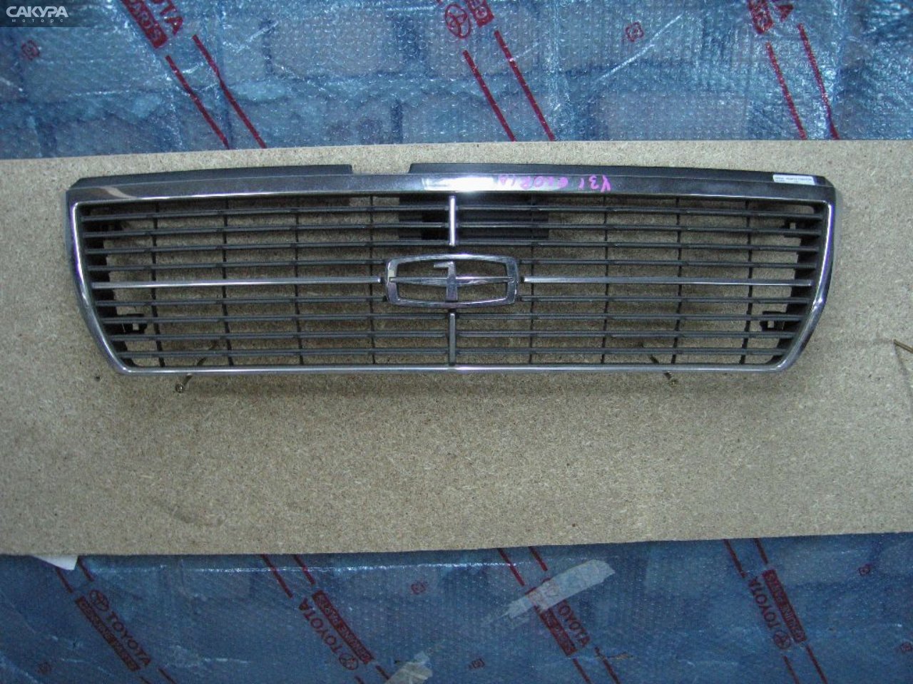 Решетка радиатора Nissan Gloria Y31: купить в Сакура Абакан.