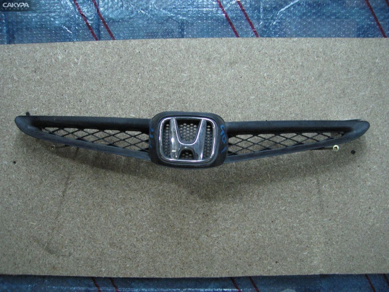Решетка радиатора Honda FIT GD1: купить в Сакура Абакан.