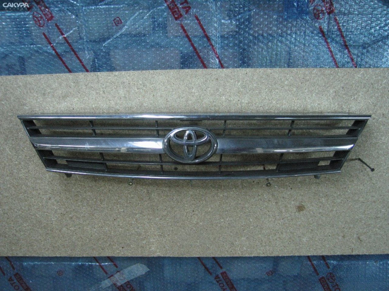 Решетка радиатора Toyota Estima Emina TCR21G: купить в Сакура Абакан.